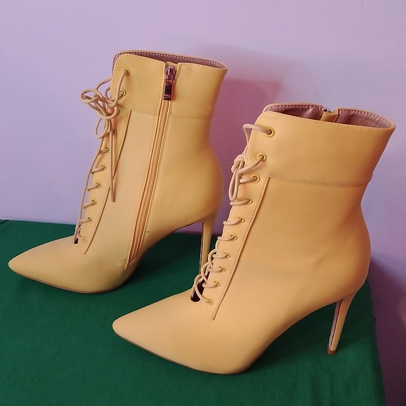 🎉Host Pick🎉 Womens Yellow Azalea Wang Booties - Picture 5 of 11